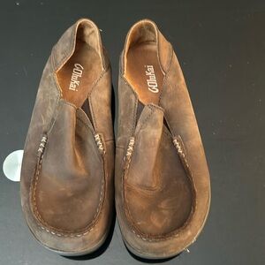 Olukai brand “everlasting knock about” for women